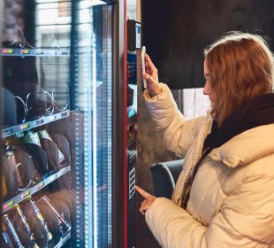 Cum Să Alegi Snacks-urile Potrivite Pentru Un Automat de Snacks-uri: Ghidul Complet