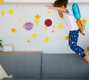 Transformă Camera Copilului cu Stickere Decorative