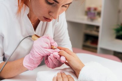Pot folosi capete de freză pentru a trata unghiile încarnate?