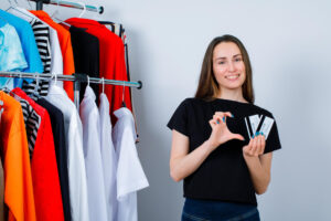 Tricourile personalizate sunt potrivite pentru lansări de produse?
