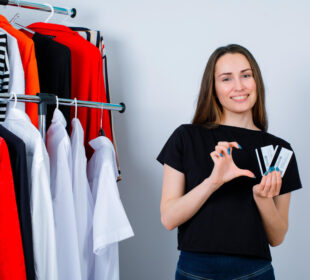 Tricourile personalizate sunt potrivite pentru lansări de produse?