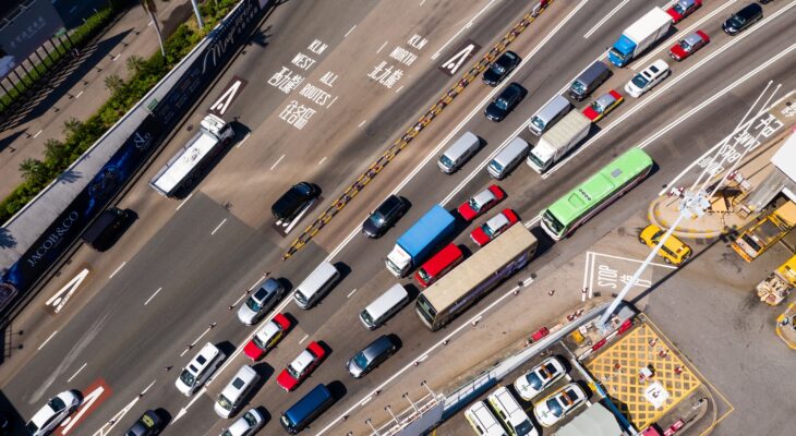 Cum crește monitorizarea GPS eficiența șoferilor și siguranța vehiculelor