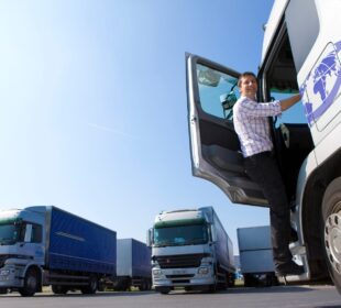 Monitorizare GPS flotă auto vs. metode tradiționale de gestionare vehicule